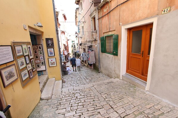 المنشأة من الخارج