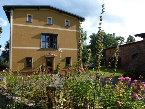 Family-friendly holiday home with a large playroom and garden. Pet-friendly!