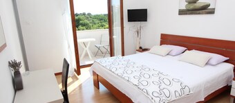 Rooms and Apartment Luana