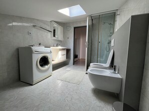 Apartment | Bathroom | Shower, hair dryer, towels, toilet paper - Rooms and Apartment Luana (Rovinj)