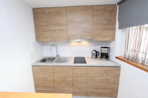 Studio, Sea View | Private kitchen