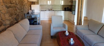 Large holiday home for families and groups.
With yoga/playroom and garden