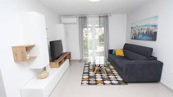 Apartment, 2 Bedrooms | Living area