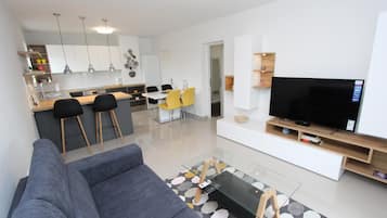 Apartment, 2 Bedrooms | Living area