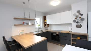 Apartment, 2 Bedrooms | Private kitchen