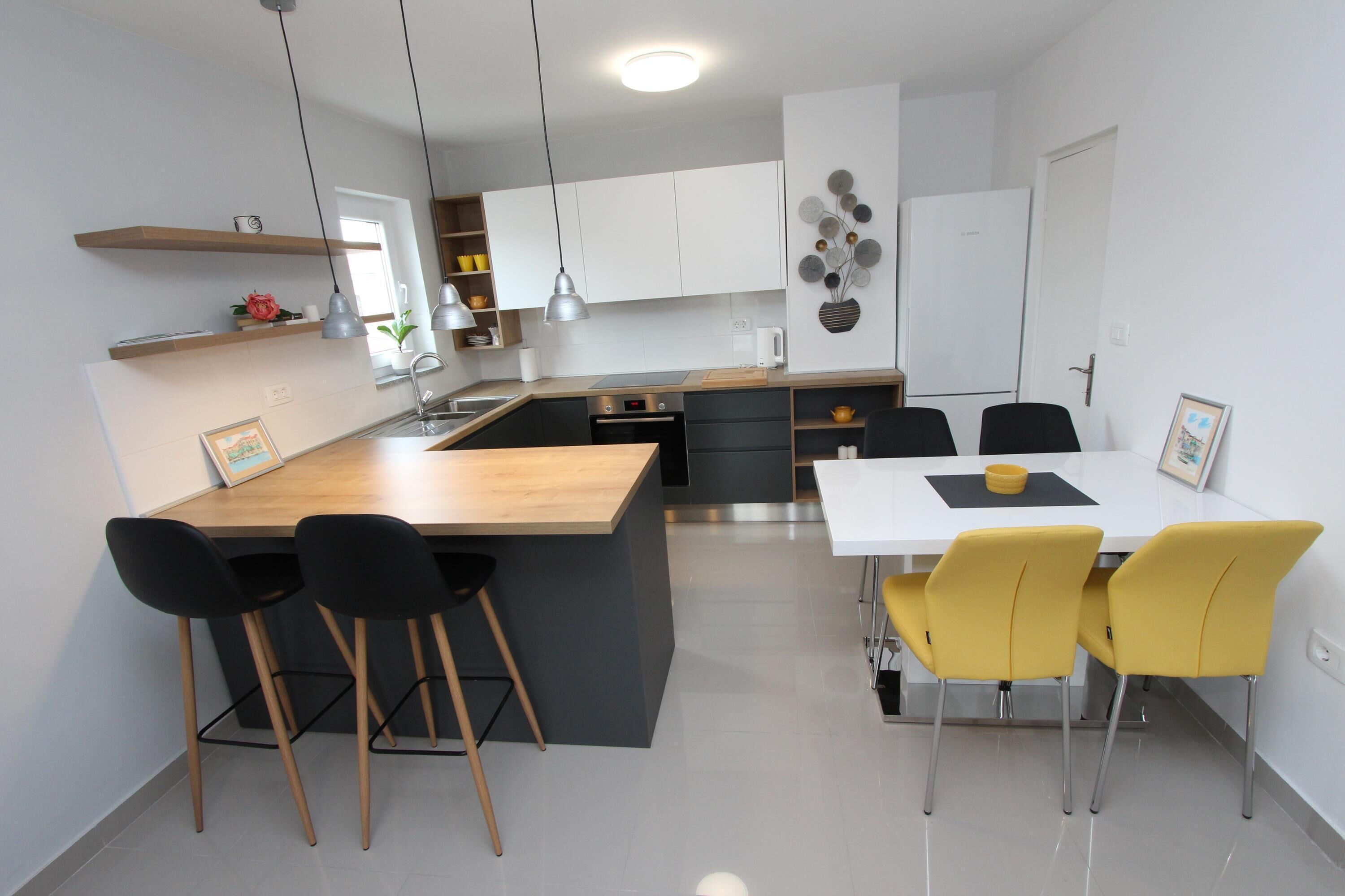 Apartamento, 2 quartos | Opções para refeição no quarto