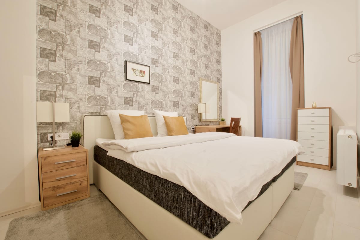 1 kamar tidur, setrika/meja setrika, Wi-Fi gratis, dan seprai linen