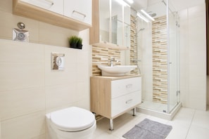 Deluxe-Apartment, 2 Schlafzimmer | Badezimmer | Handtücher