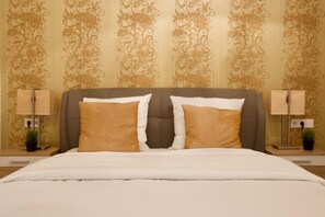 Iron/ironing board, free WiFi, bed sheets