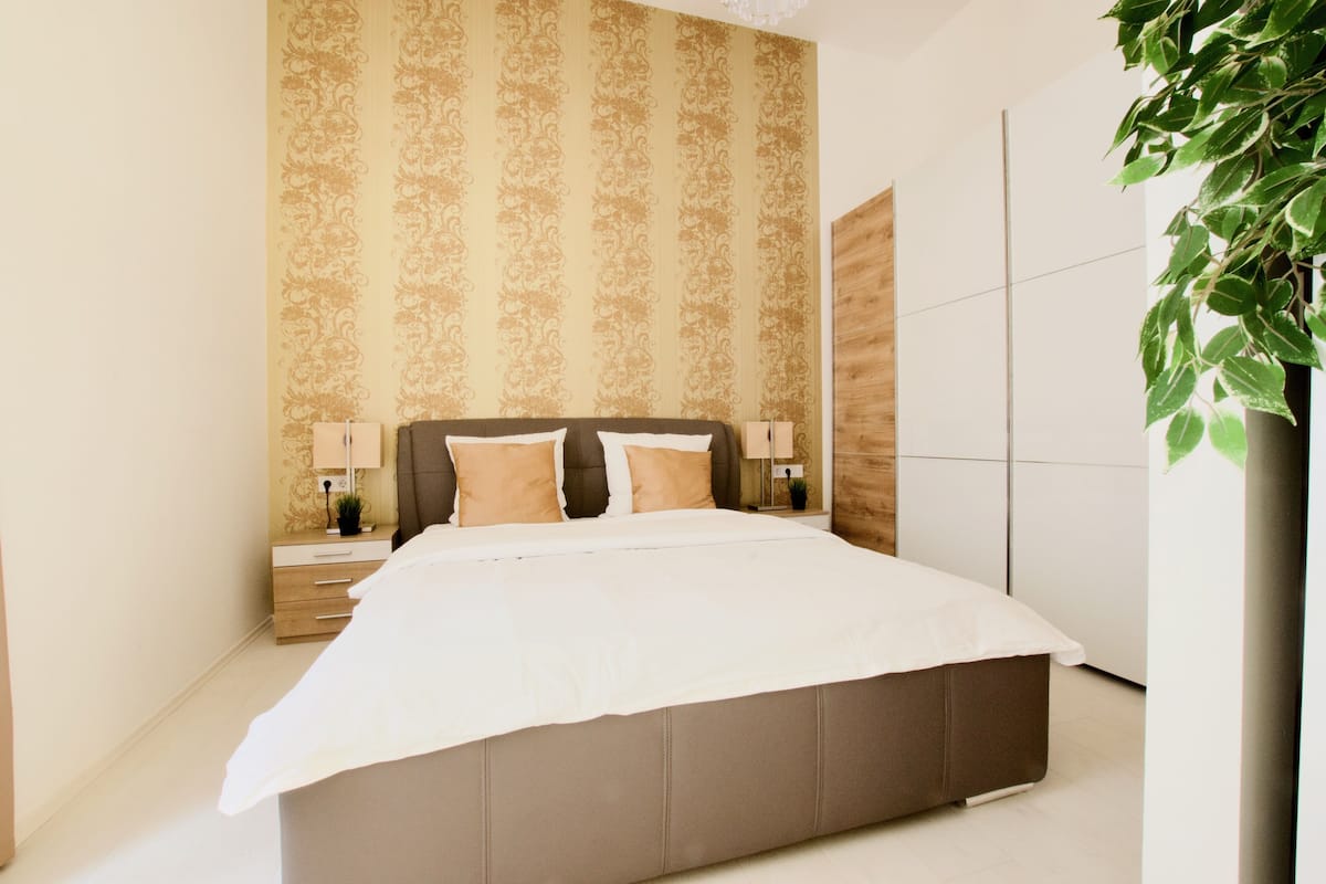 1 kamar tidur, setrika/meja setrika, Wi-Fi gratis, dan seprai linen