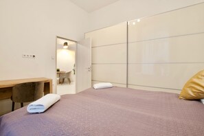 Premium-huoneisto, 1 makuuhuone | Silitysrauta/-lauta, ilmainen Wi-Fi, vuodevaatteet