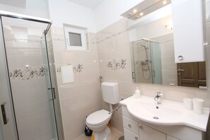 Apartment, 1 Bedroom | Bathroom | Shower, hair dryer, towels - Apartment Zara (Rovinj)