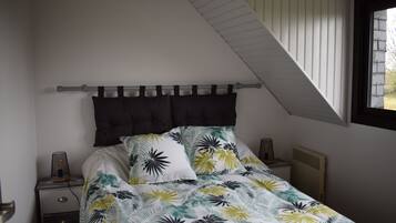 3 bedrooms, iron/ironing board, travel cot, free WiFi