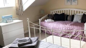 Apartment, 3 Bedrooms | Bed sheets