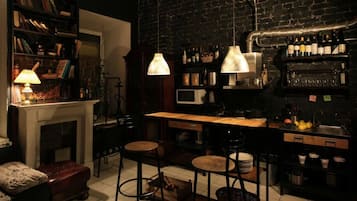 Shared Dormitory (1 Bed in 16-Beds Mixed Dorm) | Shared kitchen facilities