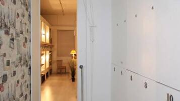 Shared Dormitory (1 Bed in 16-Beds Mixed Dorm) | Lockers