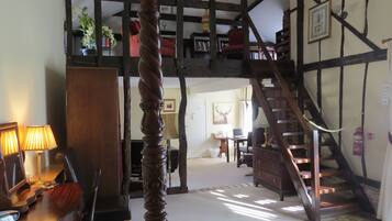 Luxury Suite | Living area | Flat-screen TV