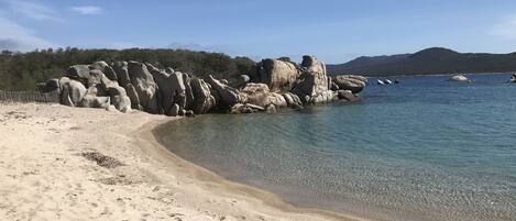 Beach nearby, sun-loungers, beach towels
