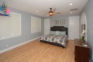 5 bedrooms, iron/ironing board, WiFi, bed sheets - Las Olas Waterfront Mansion (fort lauderdale)