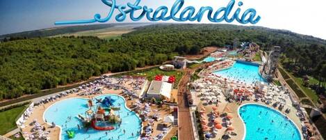 Piscine extérieure (ouverte en saison)