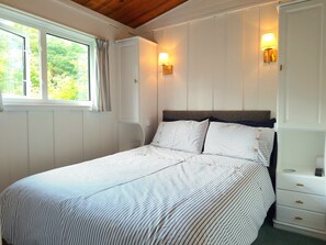 2 quartos, ferros/tábuas de passar roupa, Wi-Fi, roupa de cama