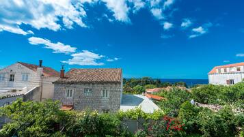 Leilighet – standard, 3 soverom, balkong | 3 soverom, strykejern/-brett, wi-fi (inkludert) og sengetøy