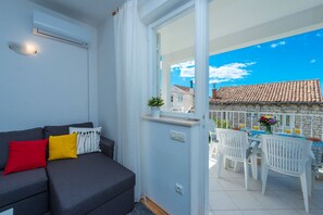 Standard Apartment, 3 Bedrooms, Balcony