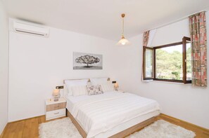 Standard Apartment, 1 Bedroom, Terrace | 1 bedroom, soundproofing, iron/ironing board, free WiFi - Apartment Nadine (Mljet)