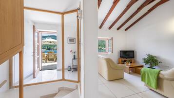 2 bedrooms, soundproofing, iron/ironing board, free WiFi