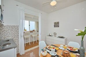Standard Apartment, 1 Bedroom, Sea View | Living area
