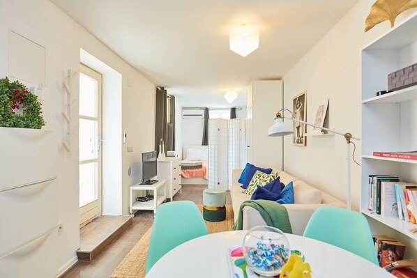 Standard Studio, 2 Single Beds, Terrace