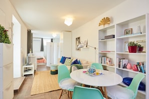 Standard Studio, 2 Single Beds, Terrace | Interior