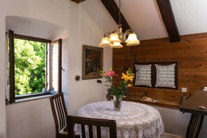 Appartement Standard, 2 chambres, terrasse | Coin séjour | Télévision