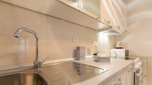 Nhà truyền thống, 4 phòng ngủ, ban công | Bếp riêng