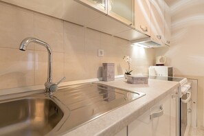 Traditional House, 4 Bedrooms, Balcony | Private kitchen | Full-sized fridge, microwave, oven, stovetop - Holiday Home Nada (Dubrovnik)