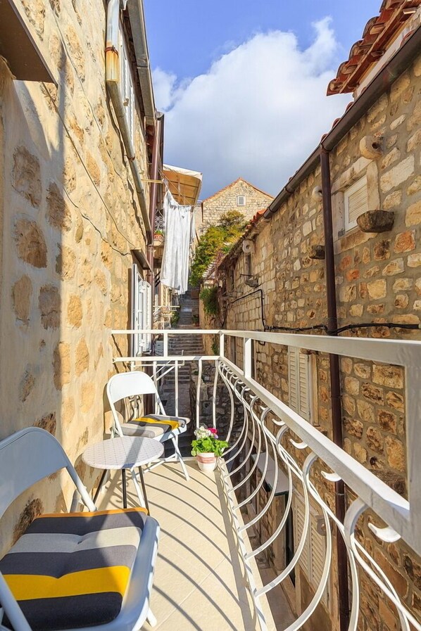 Traditional House, 4 Bedrooms, Balcony | Balcony