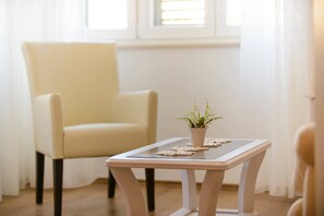 Apartamento standard, 1 quarto, terraço | Opções para refeição no quarto