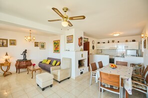 House, 3 Bedrooms, Terrace, Sea View | Dining room