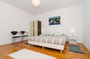 Departamento estándar, 2 habitaciones, balcón | 2 habitaciones, tabla de planchar con plancha y wifi gratis 