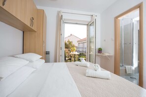 Double Room, 1 Double Bed, Balcony | Iron/ironing board, free WiFi, bed sheets - Apartments Koncul (Dubrovnik)