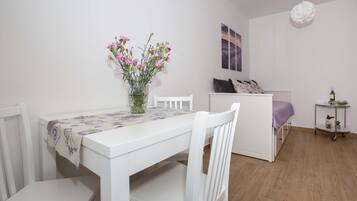 Standard Apartment, 1 Bedroom, Balcony | In-room dining