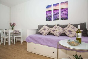 Standard-Apartment, 1 Schlafzimmer, Balkon | Bügeleisen/Bügelbrett, kostenloses WLAN, Bettwäsche