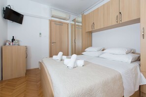 Double Room, 1 Double Bed, Balcony | Iron/ironing board, free WiFi, bed sheets - Apartments Koncul (Dubrovnik)