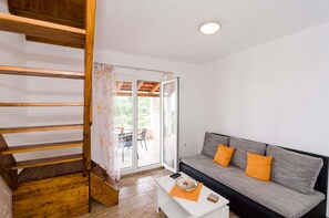 Standard-Apartment, 1 Schlafzimmer, Balkon | Wohnzimmer
