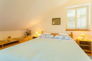 Iron/ironing board, free WiFi, bed sheets