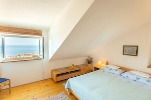 Leilighet – standard, 1 dobbeltseng, terrasse, byutsikt | Strykejern/-brett, wi-fi (inkludert) og sengetøy