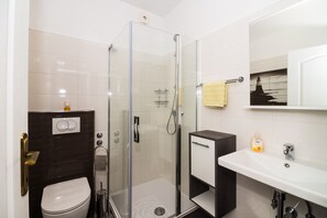 Standard Apartment, 2 Bedrooms, Balcony, Sea View | Bathroom | Shower, hair dryer, towels - Apartments Petra (Dubrovnik)