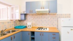 Standard Apartment, 2 Bedrooms, Balcony, Sea View | Private kitchen - Apartments Petra (Dubrovnik)