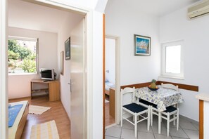 Appartement Standard, 2 chambres, terrasse | Restauration dans la chambre