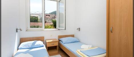 标准公寓, 2 间卧室, 露台 | 熨斗/熨板、免费 WiFi、床单